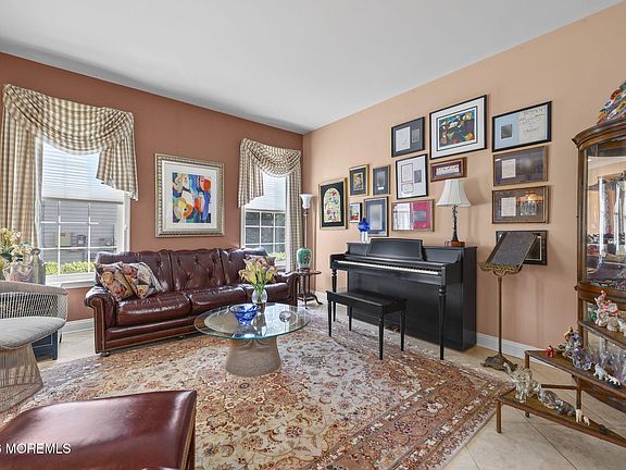 4th image of 23 W Parsonage Way