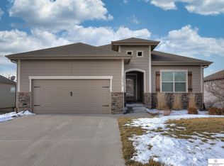 2270 Placid Lake Dr, Papillion, NE 68046