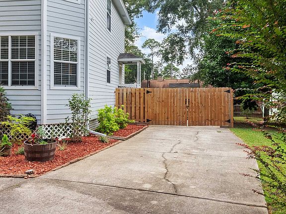 5th image of 3216 Whitney Dr E