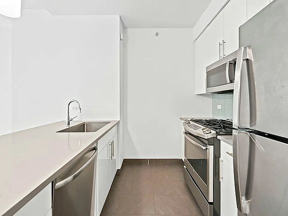 3rd image of 81 Fleet Pl APT 3M