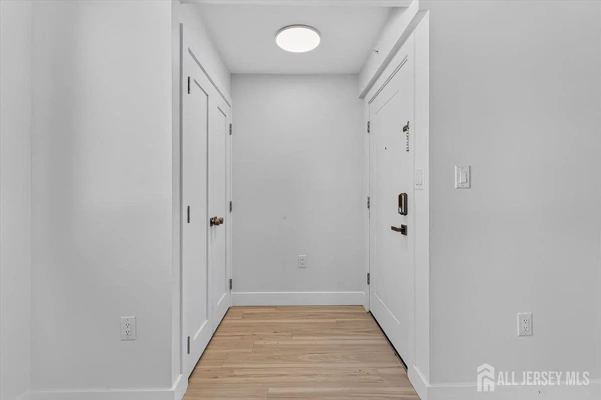 2 bed, 2.0 bath, $4,200 — Photo 4