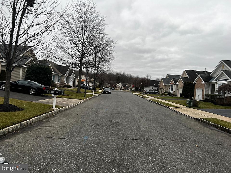 2nd image of 120 Stonehaven Ln