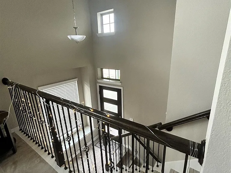 2555 Terrace Point Dr — Photo 17