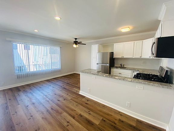 4th image of 1562 Barry Ave APT 9