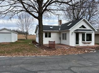 14514 N Shore Dr, Valders, WI 54245