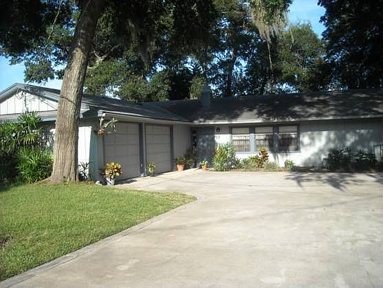 1st image of 17 Oak Ave