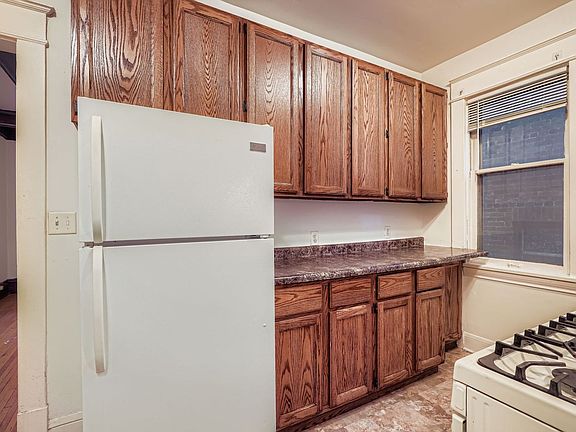 5th image of 250 Marshall Ave #6
