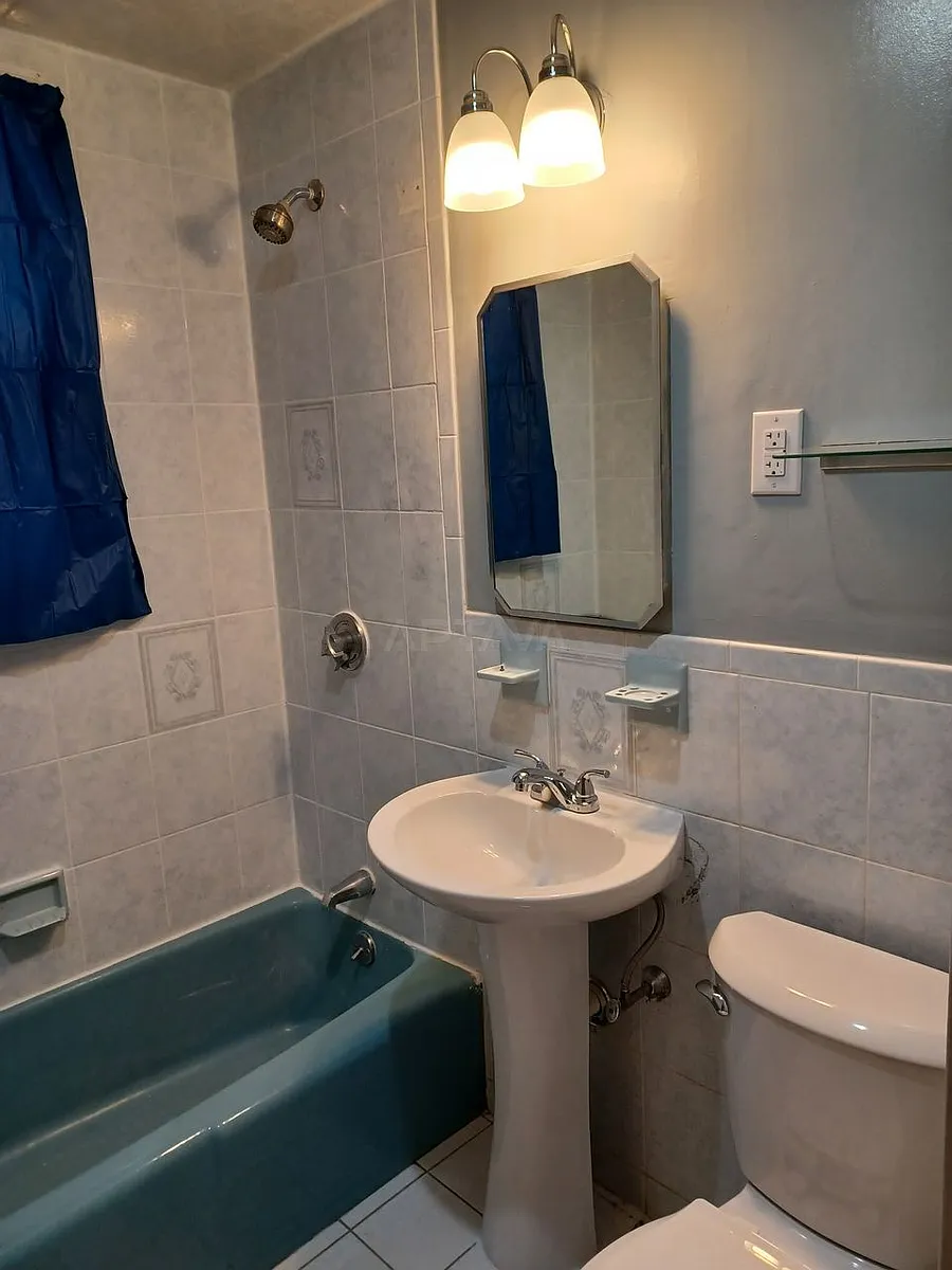 Building Photo - 123 Hudson St #123
