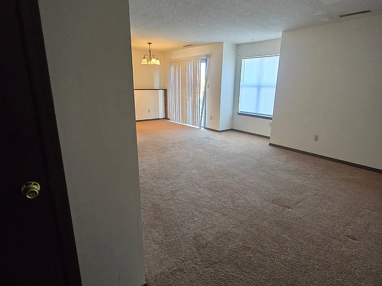125 Albany Dr #B — Photo 2