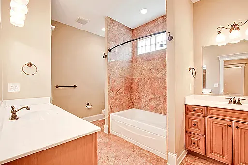 Master Bath w/ His/Hers Vanities