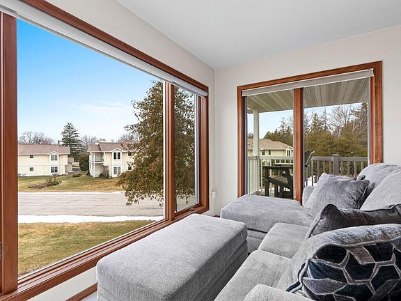 5th image of 1606 Memorial Dr Unit 104