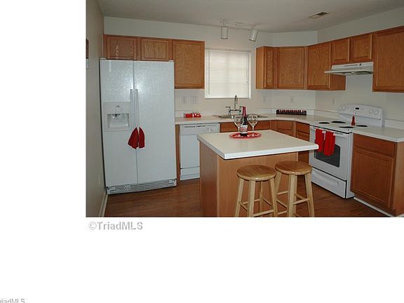 3rd image of 911 Topsail Dr
