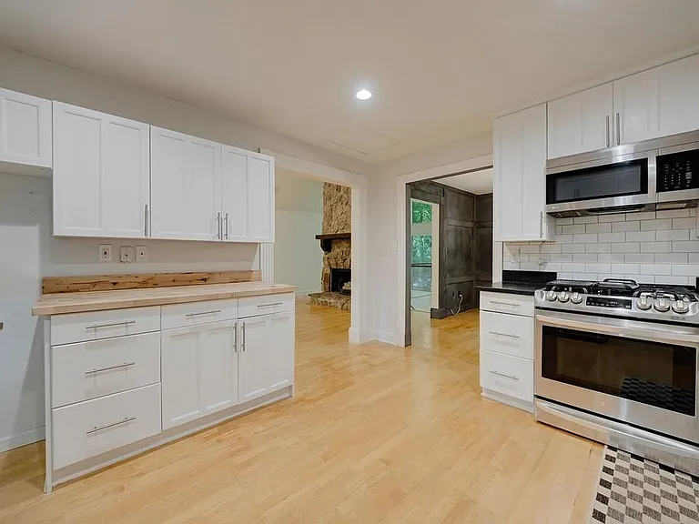 102 Vanessa Dr SE — Photo 22
