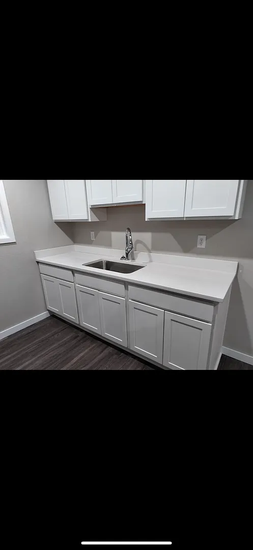 East Bremer Apartments — Photo 1