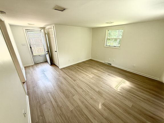 2nd image of 1602 Glenside Dr