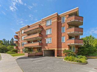 800 McKellar Ave #204, Ottawa, ON K2A 2X5