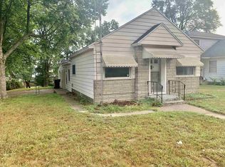 26047 Chain O Lakes Dr, South Bend, IN 46628