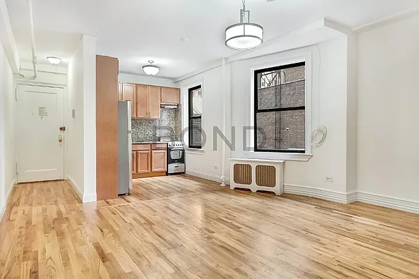 Rented by Bond New York | media 33