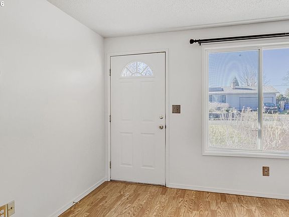4th image of 15270 SE La Marquita Way
