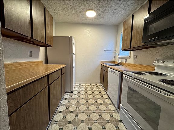 4th image of 1302 Holik Dr