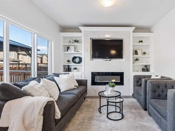 58 S Buckskin Way, Cochrane, AB T4C 2P2