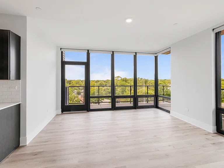 The Pierce At 7 Van Buren — Photo 11