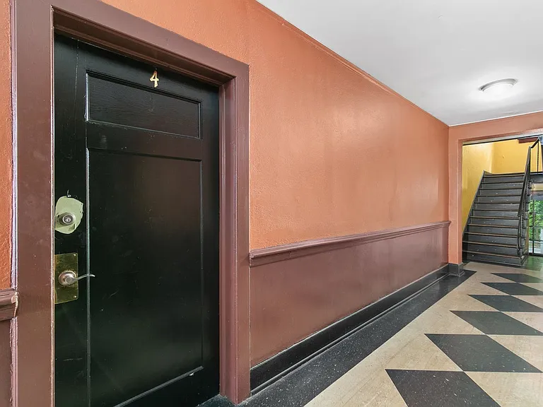 Clairmont Apartments — Photo 15