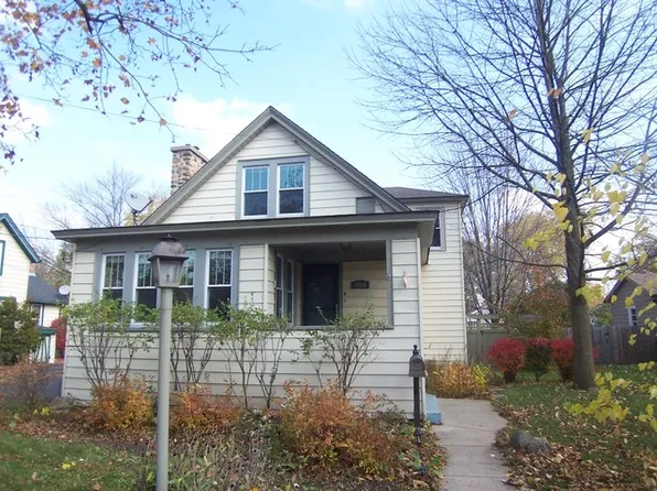 1006 Clay St, Woodstock, IL 60098