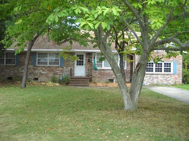 1st image of 8 Ferndale Dr
