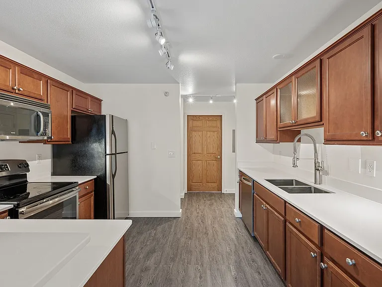 500 W Franklin Ave — Photo 14