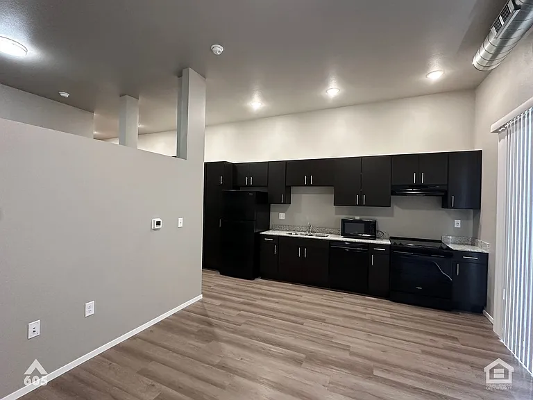 University Hills Village — Photo 130