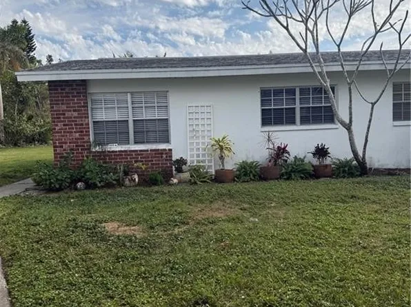 823 Courtington Ln #1, Fort Myers, FL 33919