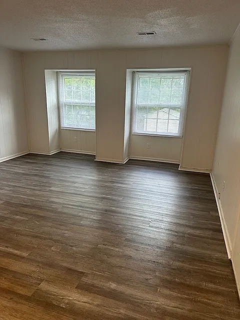 Building Photo - 520 N Pine St #8