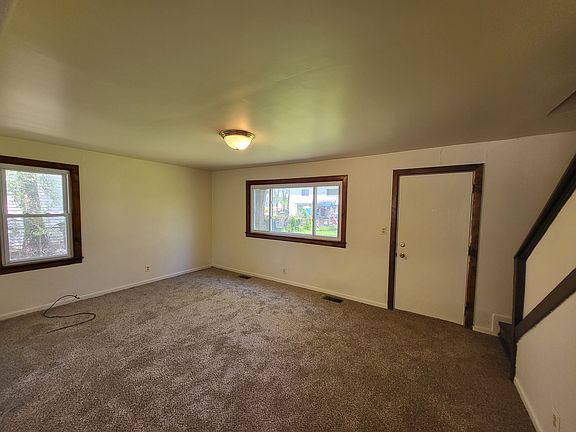 4th image of 33060 Alanson St