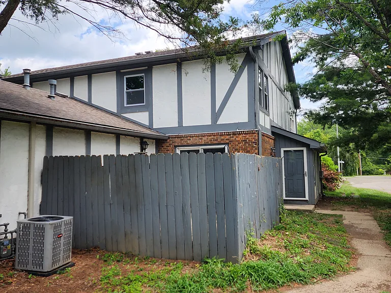 3644 N Mayfield Dr #1 — Photo 2