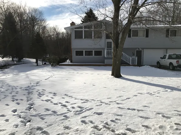 1085 Porter Rd, Norton Shores, MI 49441