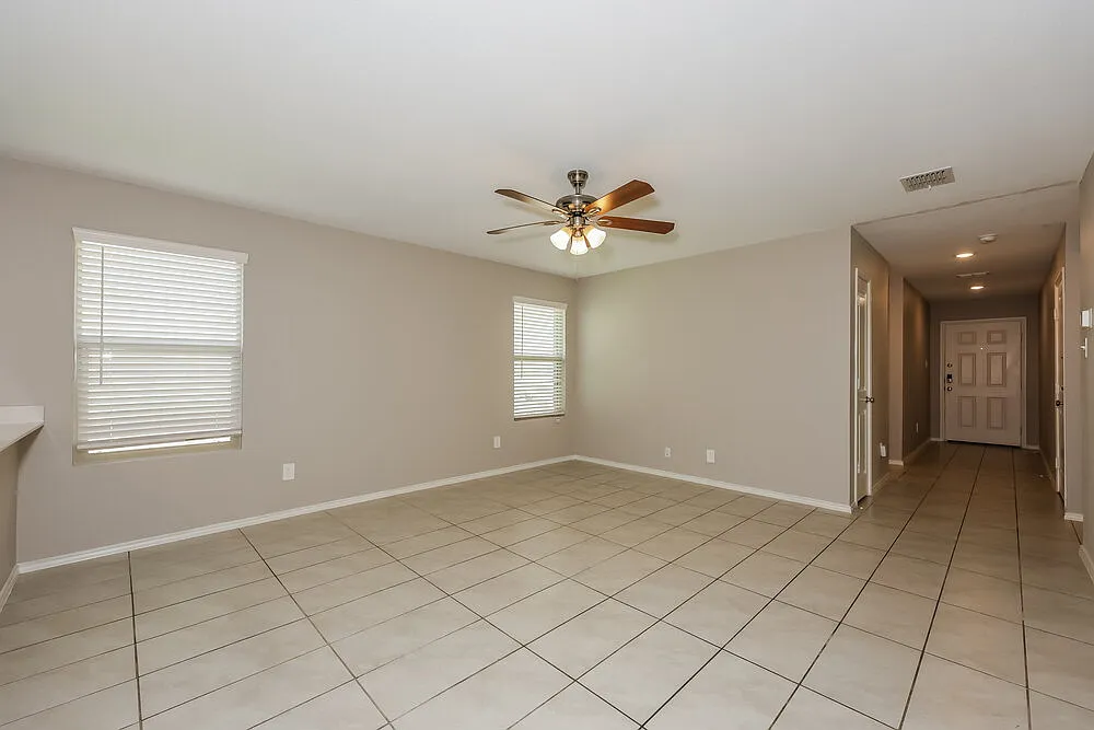 3 bed, 2.0 bath, 1302 sqft, $1,945 — Photo 4