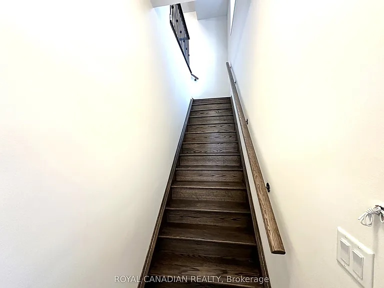 9 Bannister Rd #UPPER — Photo 3