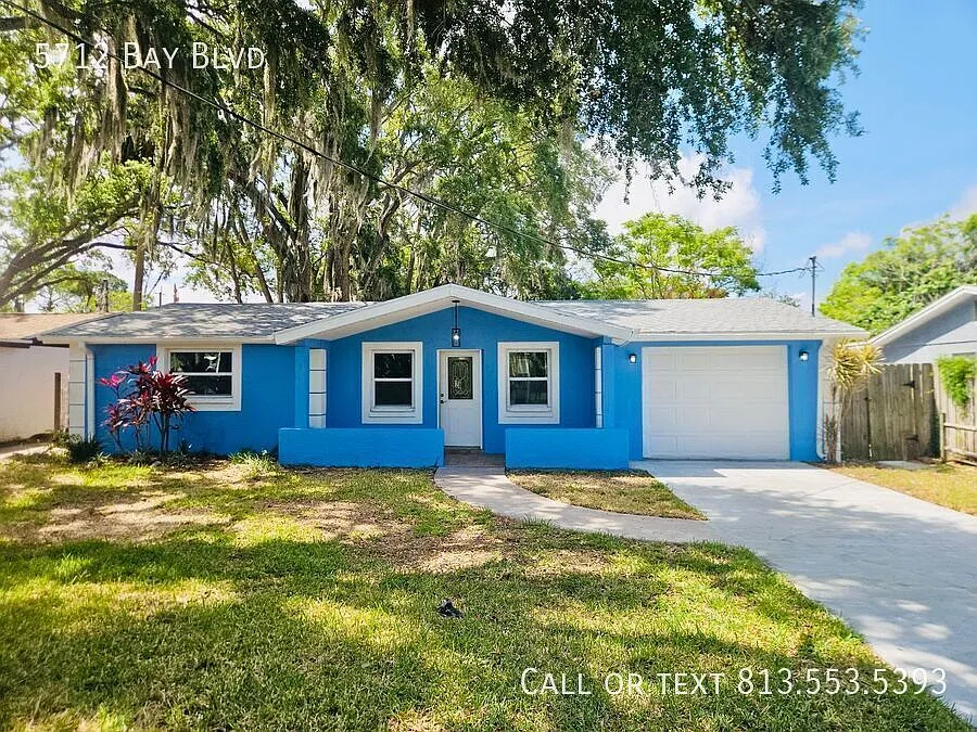 50% off first month's rent | Newly Renovated 3BR Home | Walk to Waterfront, Shops & Dining — Photo 2
