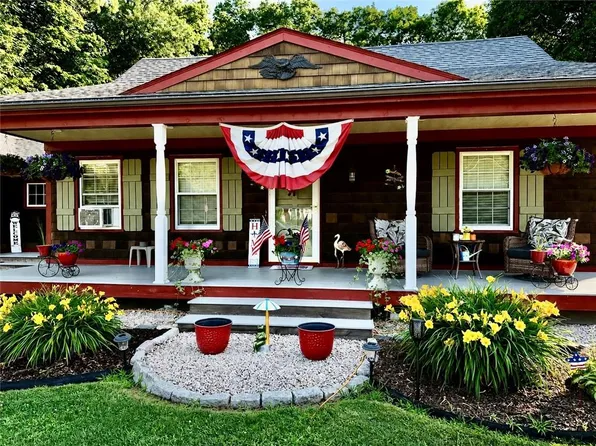 345 Central St, Burrillville, RI 02830