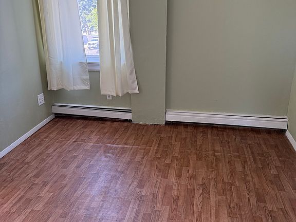 5th image of 157 Cedar Ave APT 2