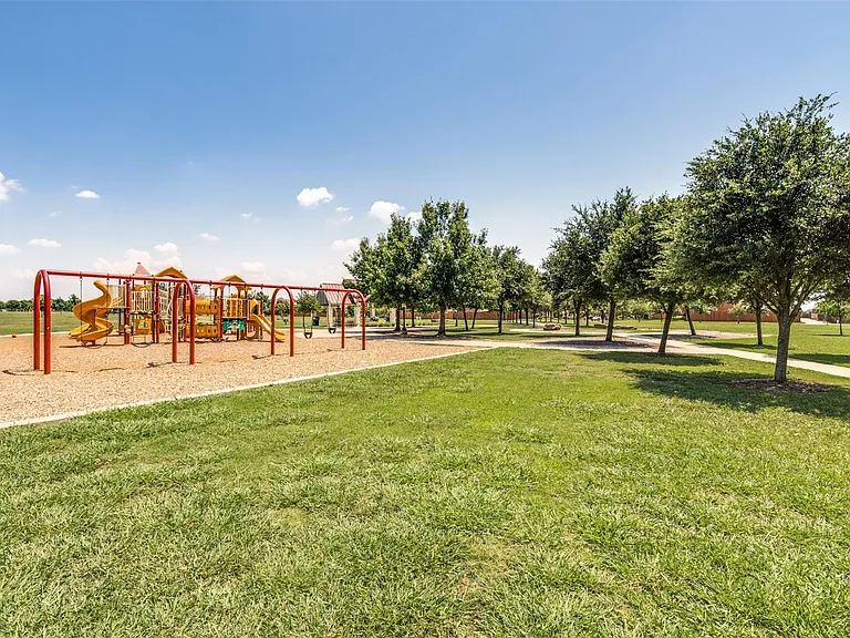 12618 Red Hawk Dr — Photo 32