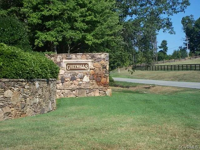 3094 Braehead Rd photo 1