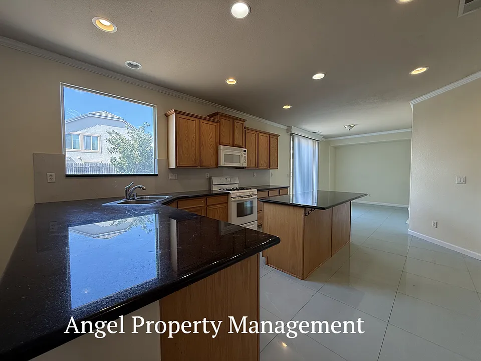 5301 Nectar Cir