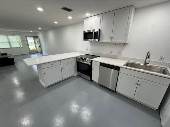 5720 13th Ave N APT 106B, Saint Petersburg, FL 33710