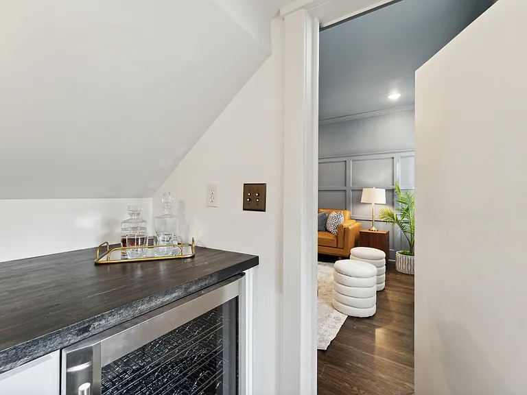 301 Washington Ave — Photo 13