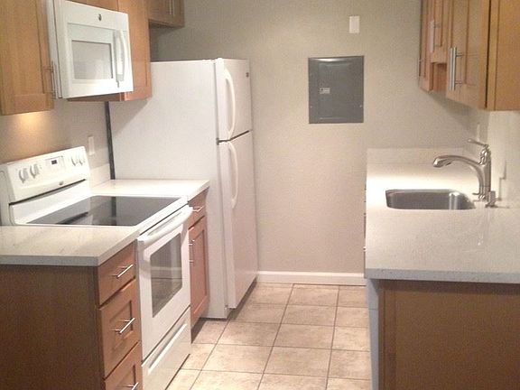 2nd image of 12527 Roosevelt Way NE APT 405