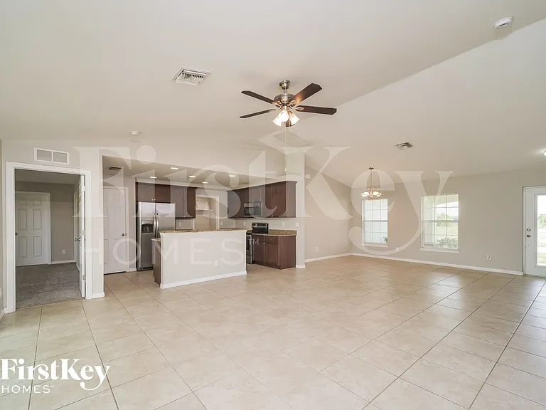 2321 NW 9th Ave — Photo 5