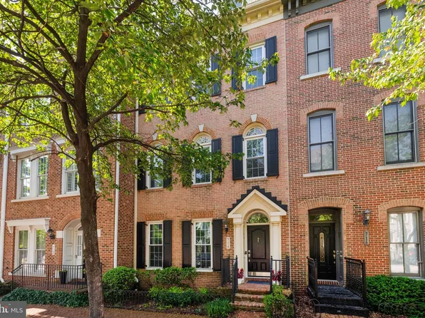 714 Day Ln, Alexandria, VA 22314