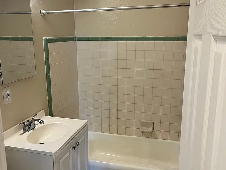 1822 Amelia Way — Photo 7